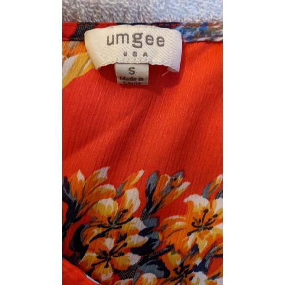 Umgee Red Floral Twist Front Top Size S - Picture 2 of 9